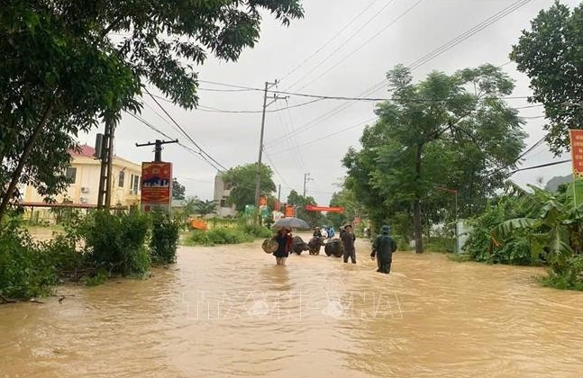 over vnd907 billion pledged in support of flood victims picture 1 over vnd907 billion pledged in support of flood victims picture 1