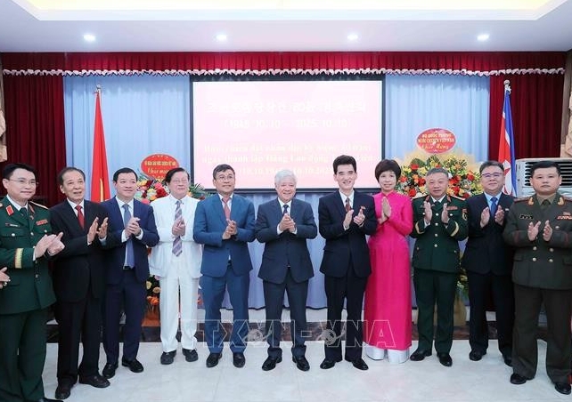 front leader attends banquet marking 80th anniversary of workers party of korea picture 1