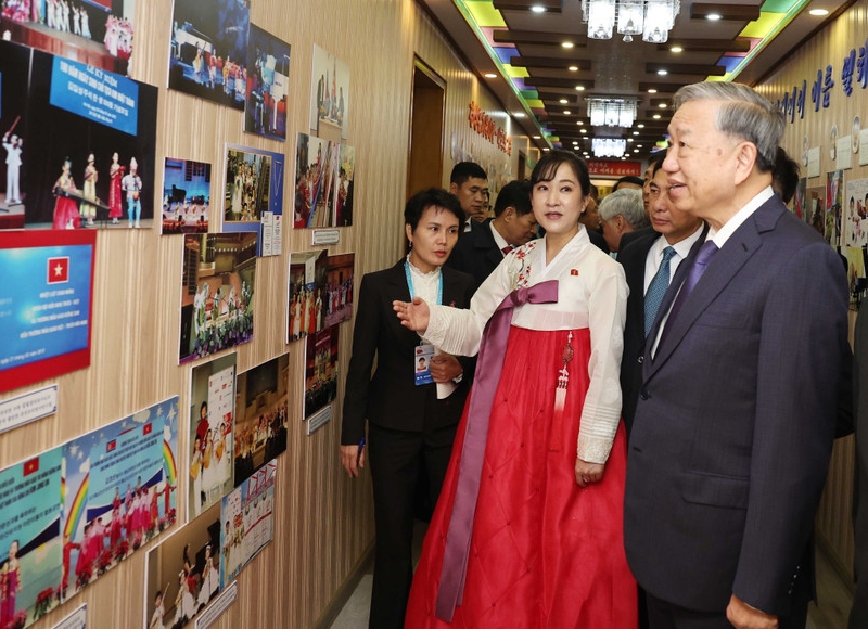 Party chief visits DPRK kindergarten, attends WPK’s anniversary show