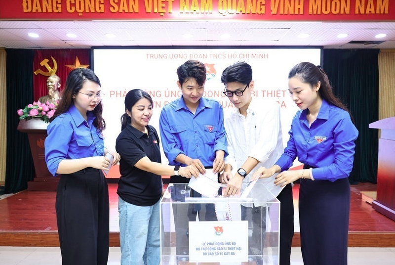 vietnamese youth join hands to aid typhoon bualoi victims picture 1