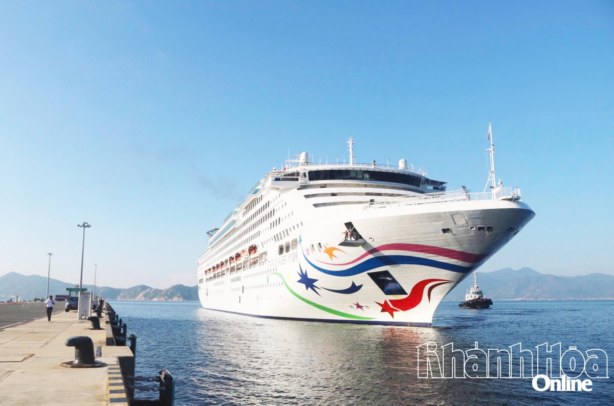 khanh hoa welcomes star voyager cruise ship with 1,000 tourists picture 1
