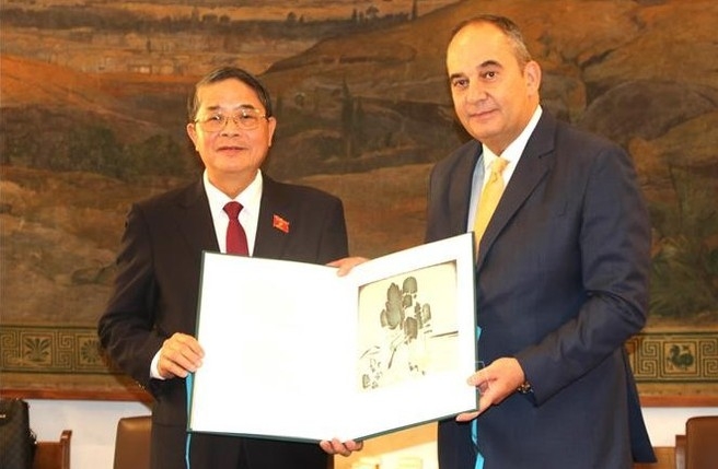 na vice chairman s official visit strengthens ties with greece picture 1