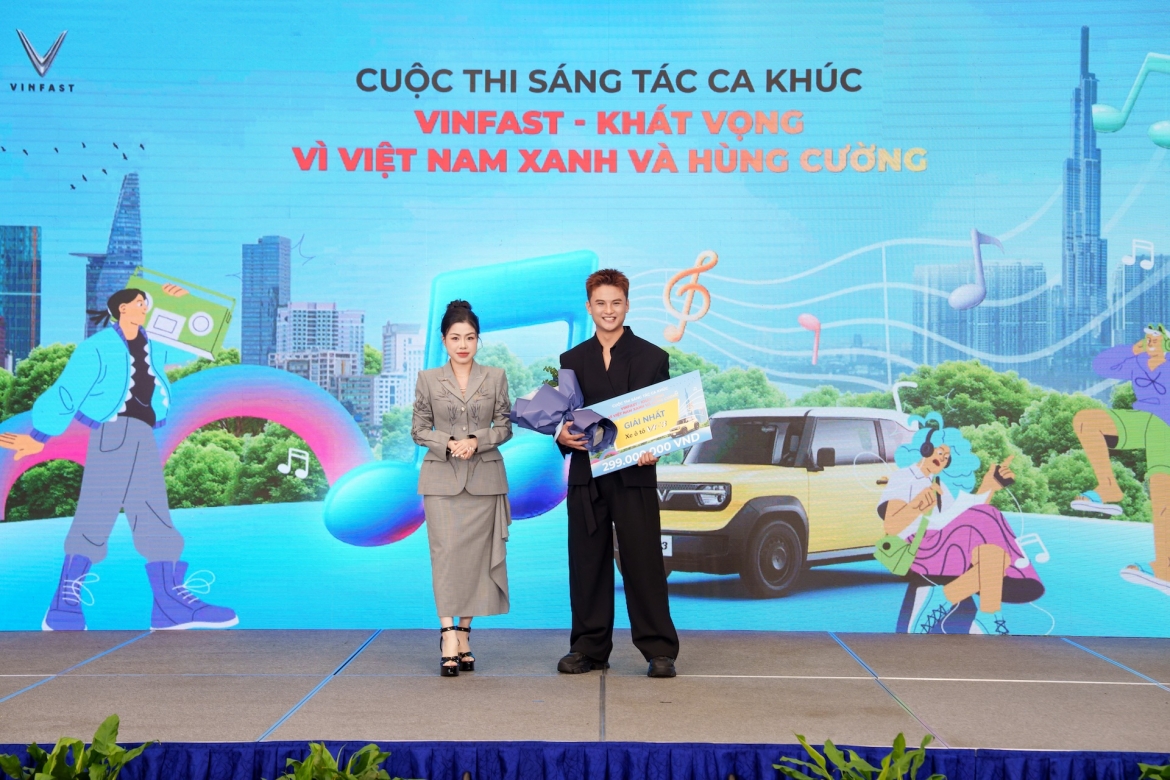 vinfast trao giai cuoc thi vinfast - khat vong vi viet nam xanh va hung cuong hinh anh 2