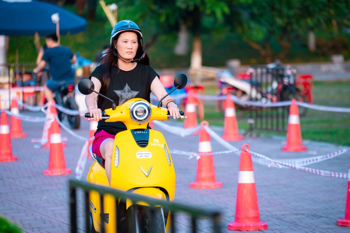 bac ninh, hue, tp.hcm soi dong voi ngay hoi thu xang, doi dien cua vinfast hinh anh 3