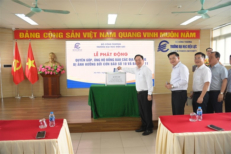 Dh Dien luc phat dong quyen gop, ung ho dong bao khac phuc hau qua bao lut hinh anh 3