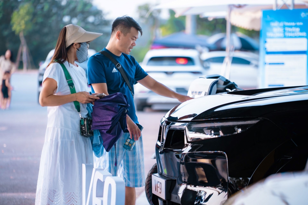 bac ninh, hue, tp.hcm soi dong voi ngay hoi thu xang, doi dien cua vinfast hinh anh 4