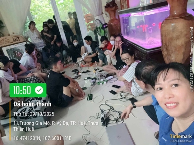 vnpt thap sang nhung cuoc goi binh an trong mua lu hinh anh 2