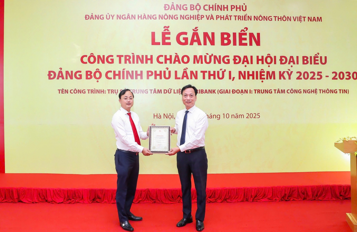 Dang uy agribank gan bien cong trinh chao mung Dai hoi dai bieu Dang bo chinh phu hinh anh 3
