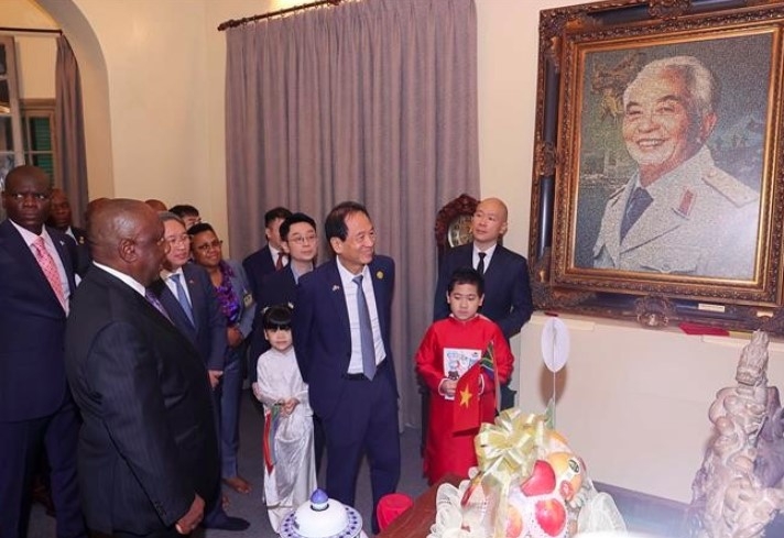 south african president pays tribute to general vo nguyen giap picture 1 south african president pays tribute to general vo nguyen giap picture 1