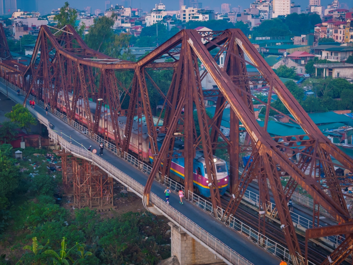 pham thi hong le tiep tuc chinh phuc vpbank hanoi international marathon 2025 hinh anh 6