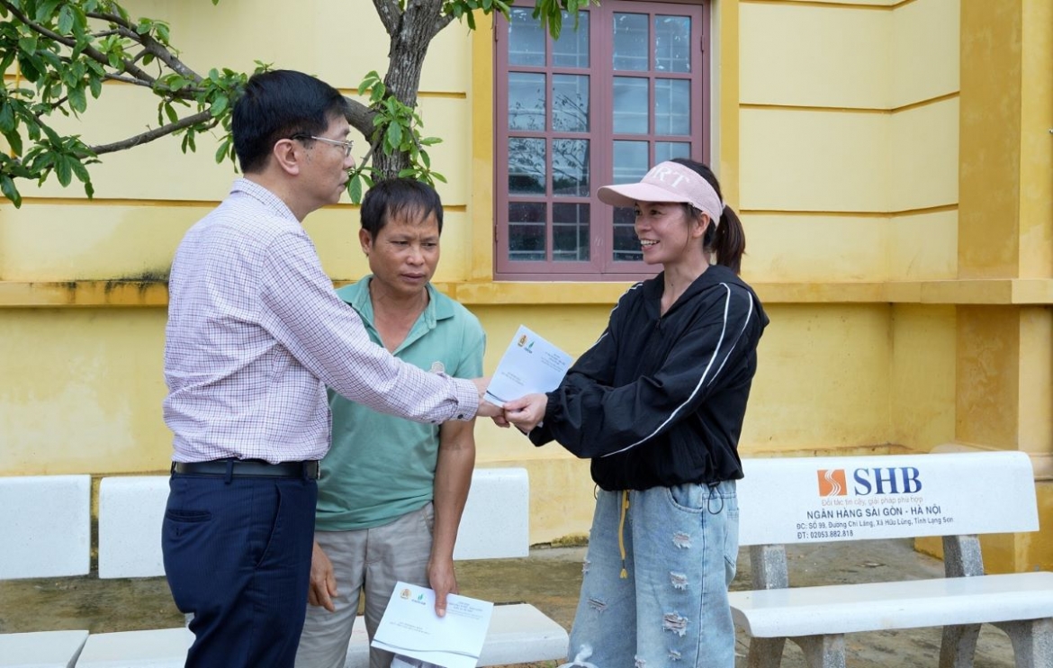 petrovietnam tham hoi, ho tro bac ninh va lang son khac phuc hau qua bao so 11 hinh anh 10