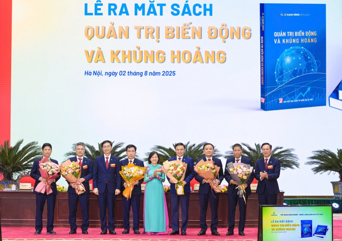 quan tri bien dong tu kinh nghiem song dong den ly luan nen tang hinh anh 1