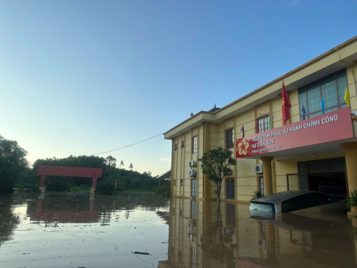 petrovietnam tham hoi, ho tro bac ninh va lang son khac phuc hau qua bao so 11 hinh anh 1