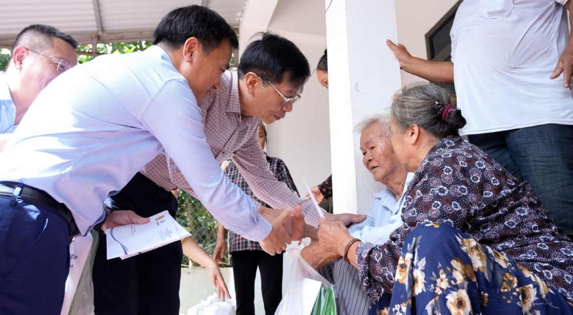 petrovietnam tham hoi, ho tro bac ninh va lang son khac phuc hau qua bao so 11 hinh anh 5