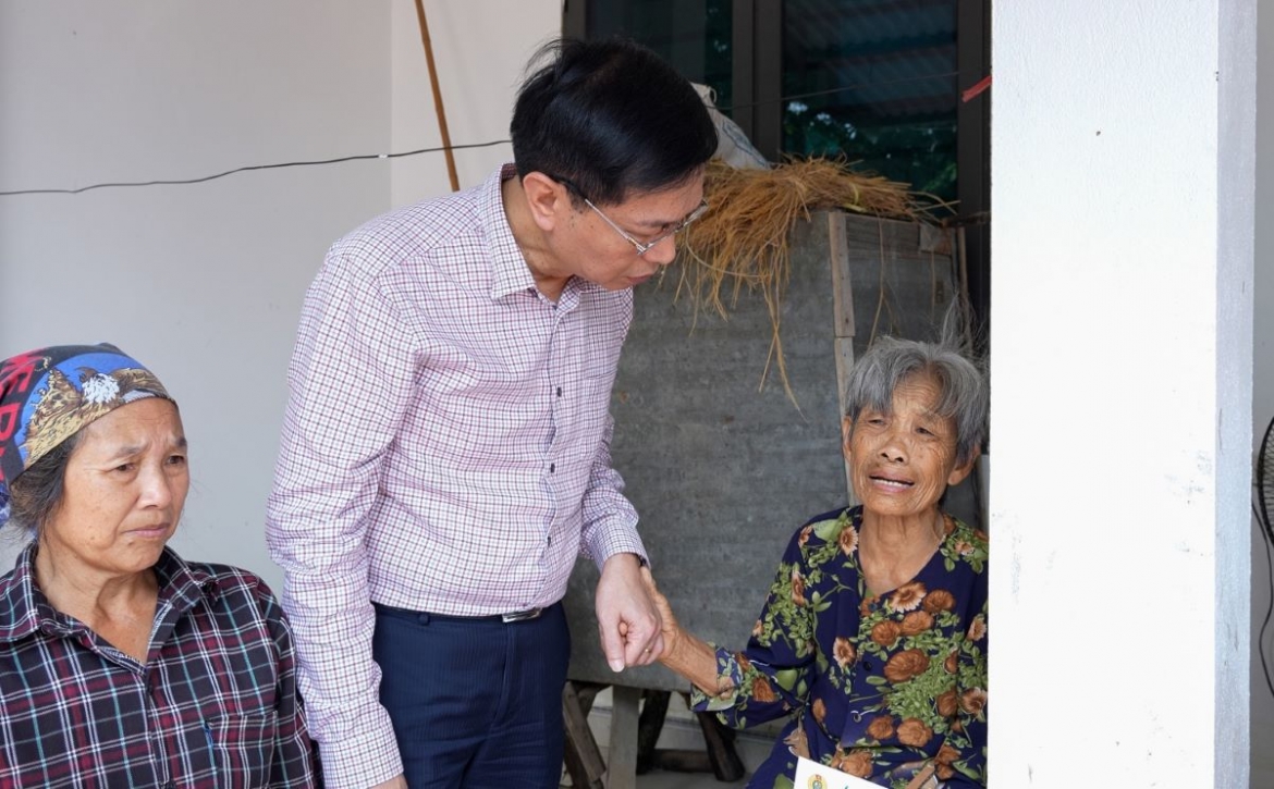 petrovietnam tham hoi, ho tro bac ninh va lang son khac phuc hau qua bao so 11 hinh anh 6