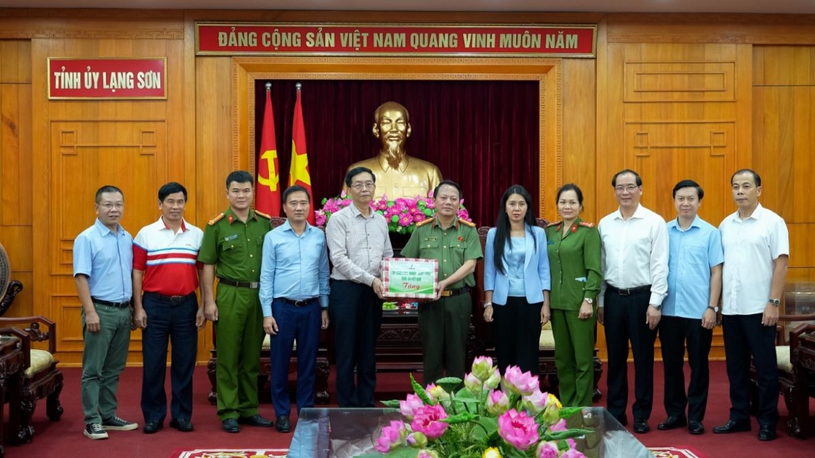 petrovietnam tham hoi, ho tro bac ninh va lang son khac phuc hau qua bao so 11 hinh anh 9