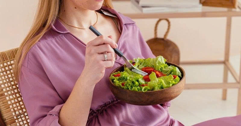 Ăn khuya có khiến bạn tăng cân?