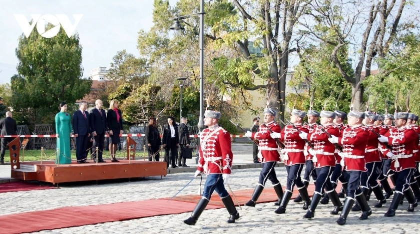 bulgaria holds official welcome ceremony for vietnamese party leader picture 2