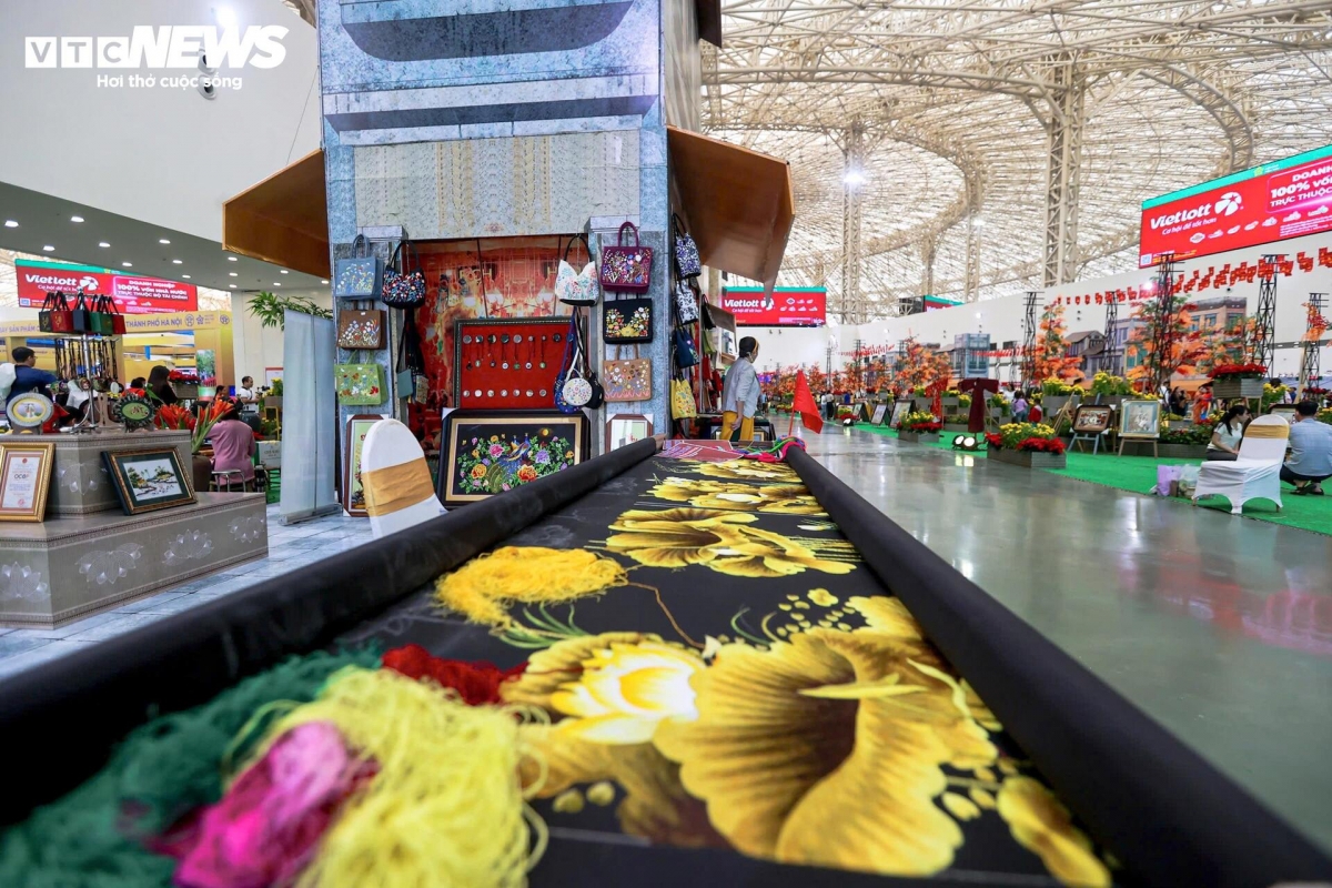 traditional crafts and cultural heritage showcased at hanoi autumn fair 2025 picture 6 traditional crafts and cultural heritage showcased at hanoi autumn fair 2025 picture 6