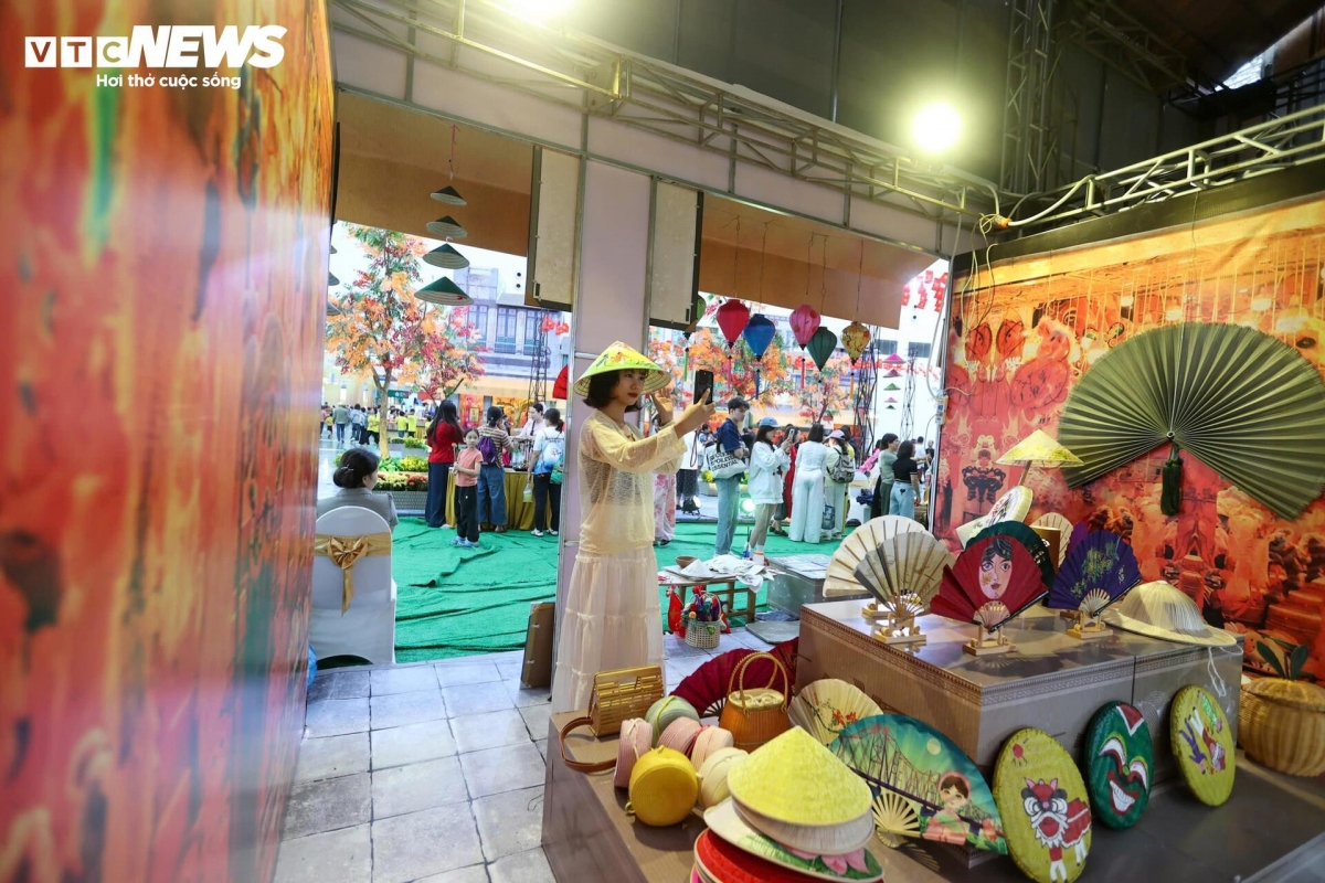 traditional crafts and cultural heritage showcased at hanoi autumn fair 2025 picture 7 traditional crafts and cultural heritage showcased at hanoi autumn fair 2025 picture 7