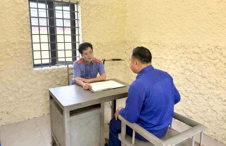 bac ninh bat giam pho giam doc benh vien phoi ha noi lam gia benh an hinh anh 2