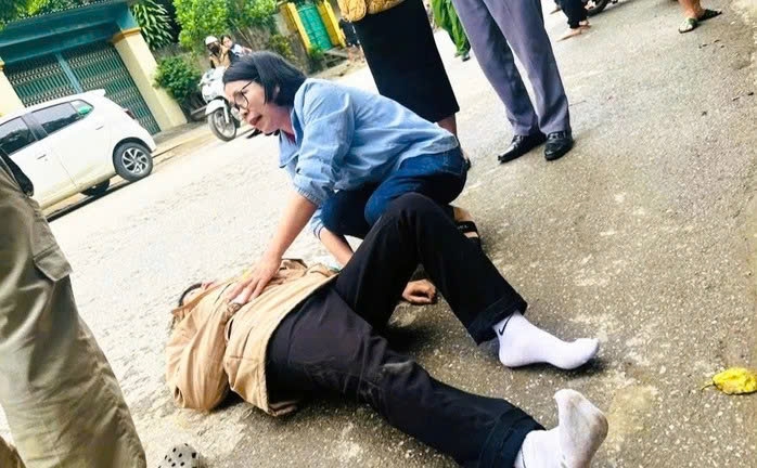 nu giam doc benh vien dung xe cuu nguoi bi nan tren duong o thanh hoa hinh anh 1