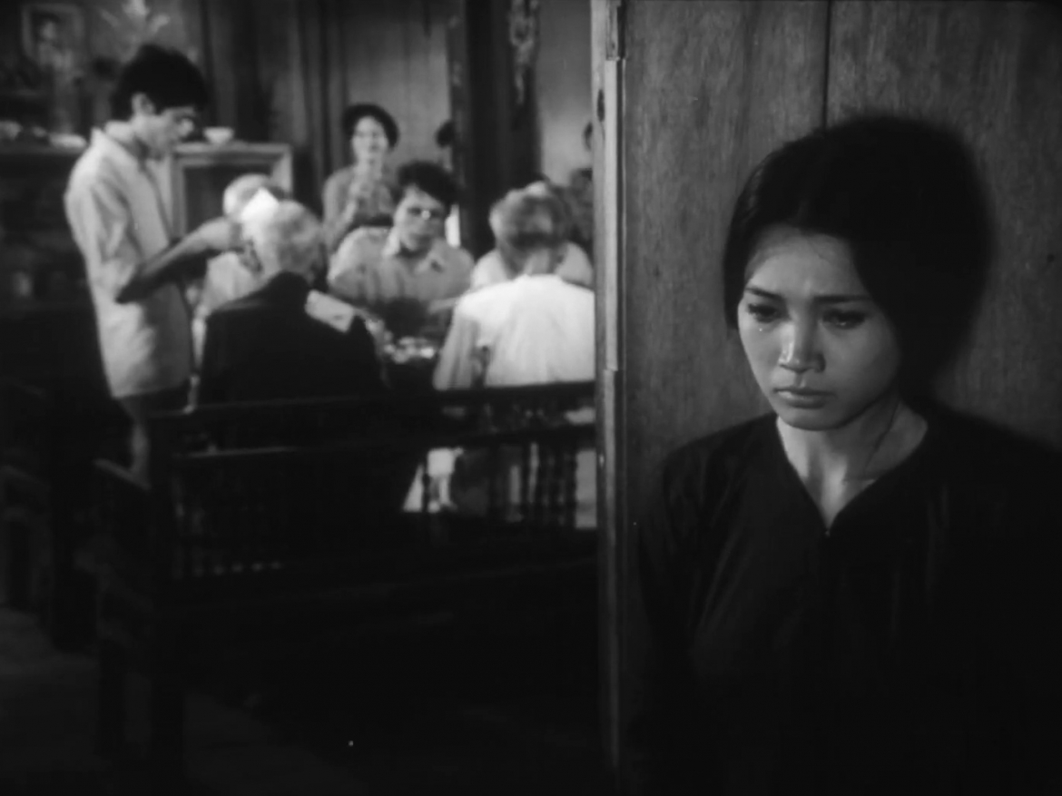 bo phim bao gio cho den thang muoi noi dau hau chien va tinh nguoi am ap hinh anh 1