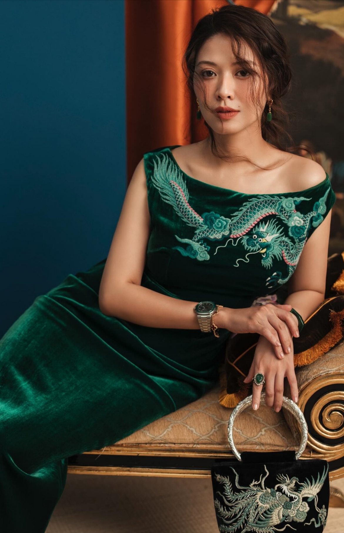 sao viet 30 10 hoa minzy ung ho 100 trieu dong cho dong bao hue hinh anh 2