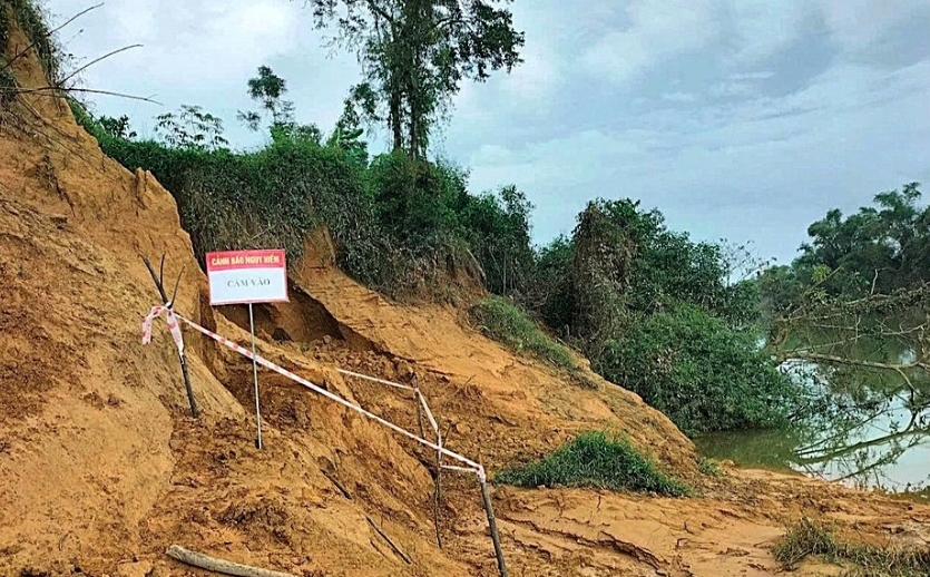 200kg wartime bomb discovered on ha tinh riverbank picture 2 200kg wartime bomb discovered on ha tinh riverbank picture 2