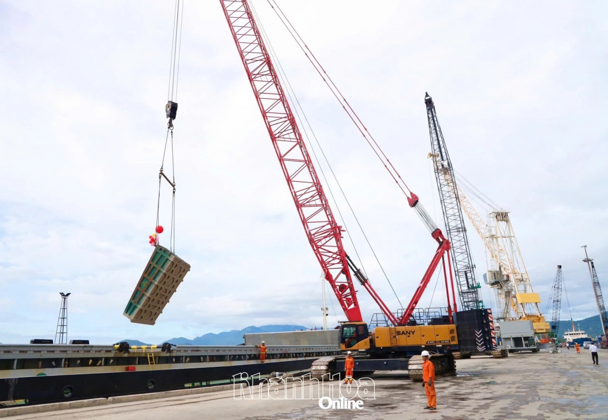 cam ranh port handles 3 million tonnes of cargo for first time picture 1 cam ranh port handles 3 million tonnes of cargo for first time picture 1