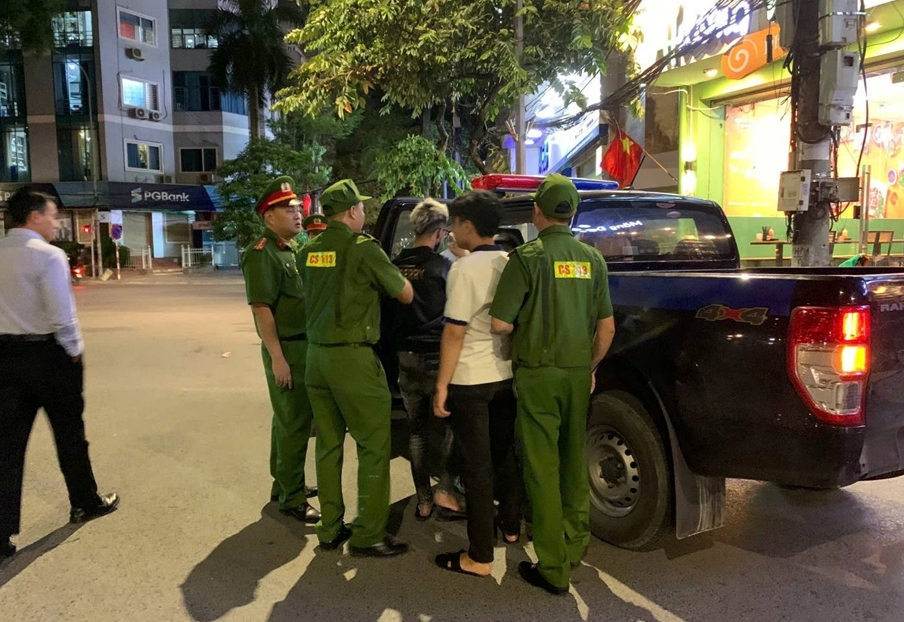 Cảnh sát 113 Hà Nội bắt nhóm thanh thiếu niên mang hung khí náo loạn đường phố