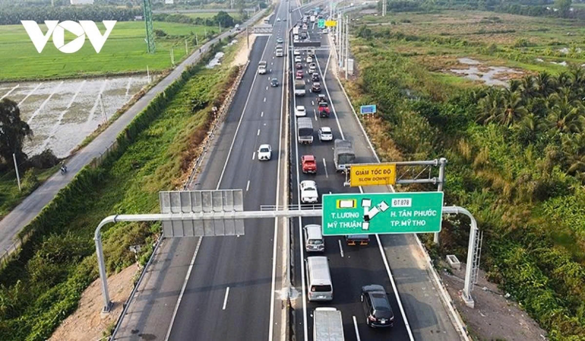 cam xe tai, xe khach tren 29 cho di vao lan 1 cao toc phan thiet-dau giay hinh anh 2