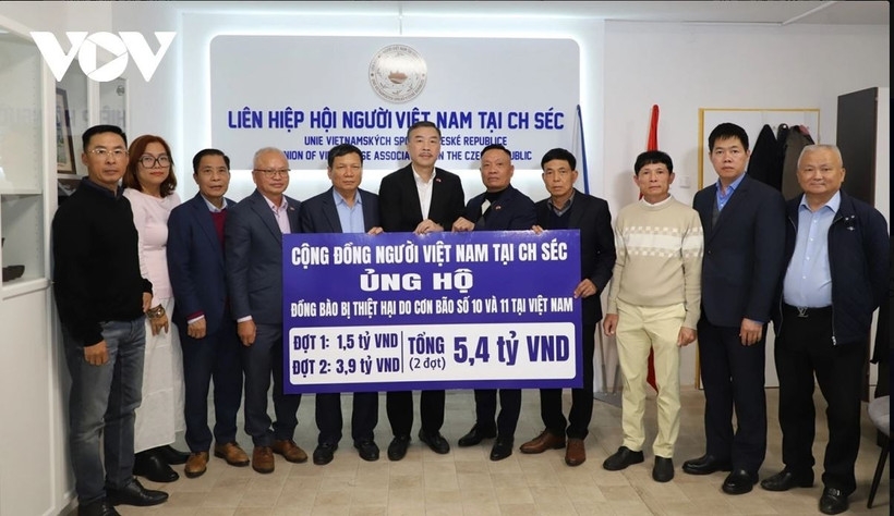 vietnamese expatriates in czech republic raise over vnd5 billion for storm victims picture 1