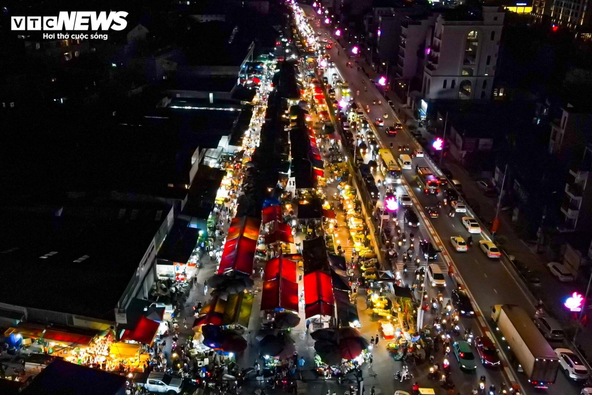 cho hoa lon nhat ha noi dong kin khach suot dem truoc ngay 20 10 hinh anh 1