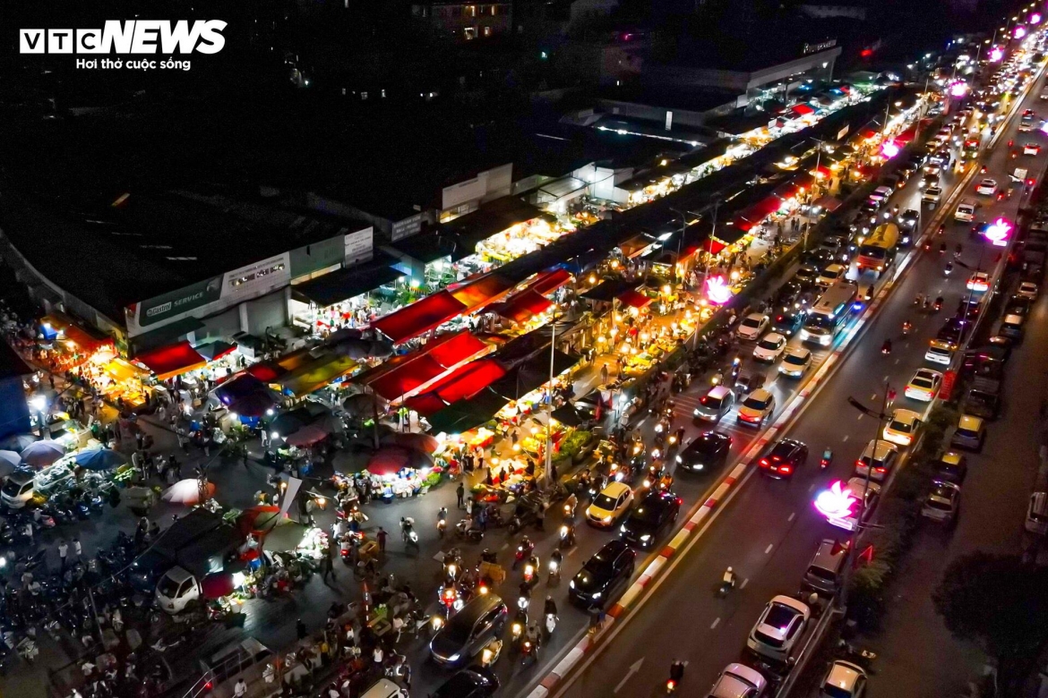 cho hoa lon nhat ha noi dong kin khach suot dem truoc ngay 20 10 hinh anh 12