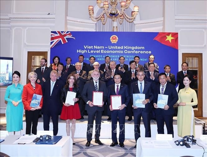 party chief witnesses exchange of vietnam uk cooperation agreements picture 1 party chief witnesses exchange of vietnam uk cooperation agreements picture 1