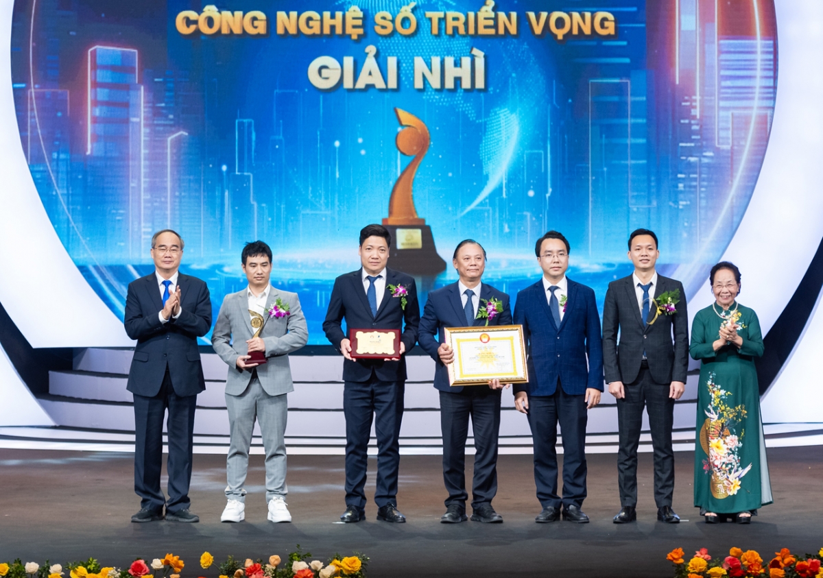 giải thưởng nhân tài Đất việt tiêu biểu cho chiều sâu trí tuệ của người việt nam hình ảnh 5 giai thuong nhan tai Dat viet tieu bieu cho chieu sau tri tue cua nguoi viet nam hinh anh 5