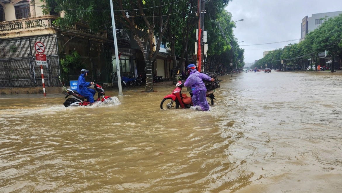 thoi tiet ngay mai 23 10 ha tinh den quang ngai co mua to va dong hinh anh 1