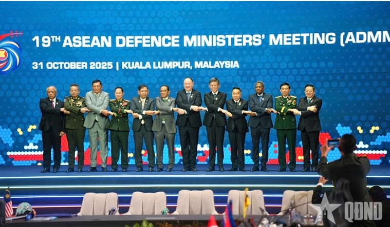 vietnam reinforces commitment to asean unity and regional security at admm-19 picture 3