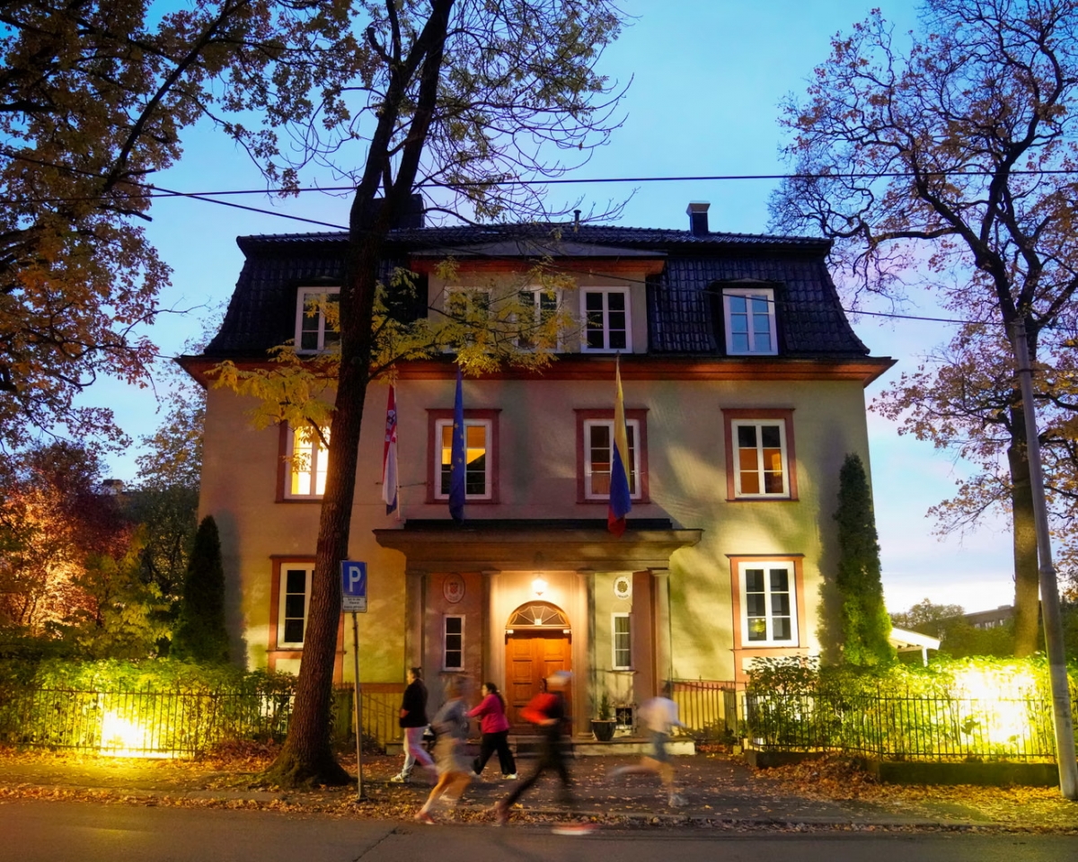 Venezuela đóng cửa các Đại sứ quán tại Na Uy và Australia