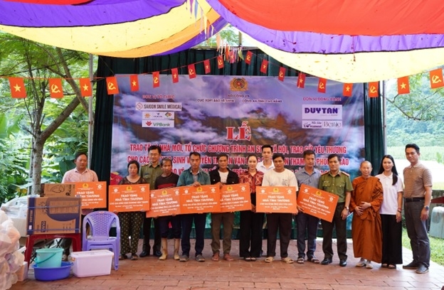 duy tan chia se yeu thuong tai cao bang hinh anh 2