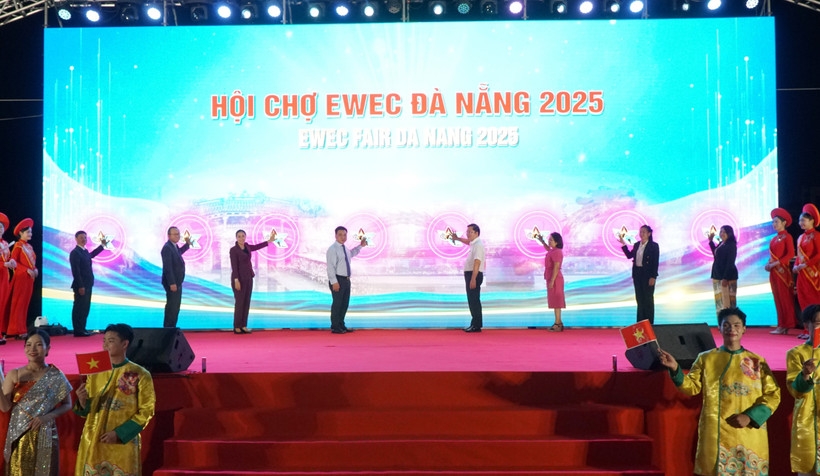 ewec fair da nang 2025 boosts regional trade, tourism, investment promotion picture 1
