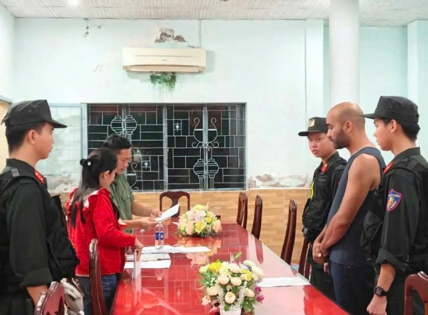 algerians detained for circulating fake us bank notes in phu quoc picture 1