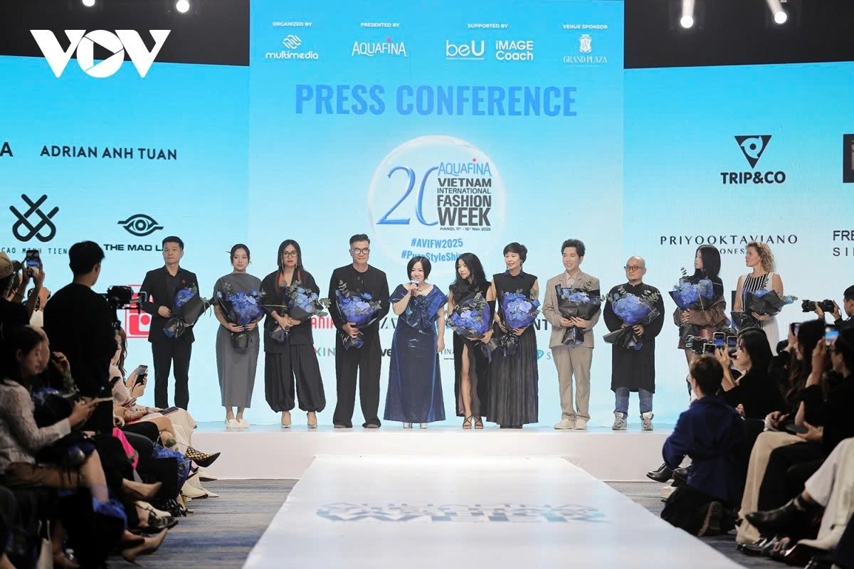 vifw fall winter 2025 marks 20 years, highlights unique fashion style picture 1