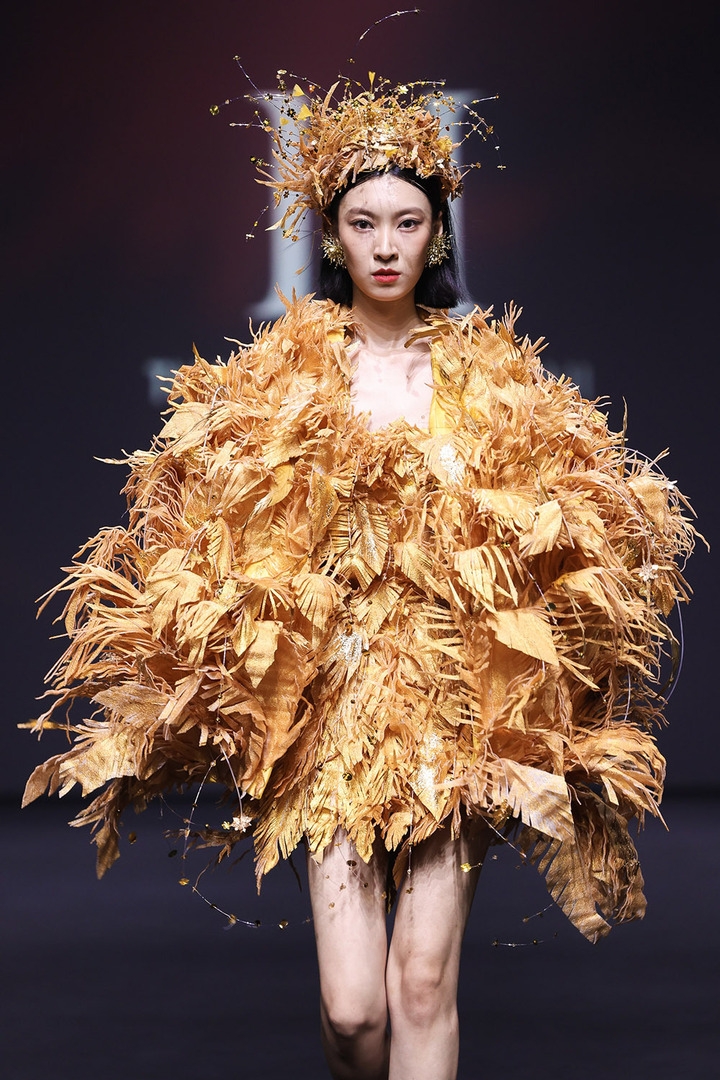 vietnamese culture introduced at shanghai fashion week ss26 picture 9 vietnamese culture introduced at shanghai fashion week ss26 picture 9