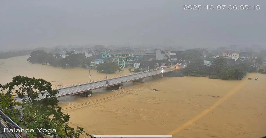 typhoon matmo impact widespread flooding engulfs northern vietnam picture 1