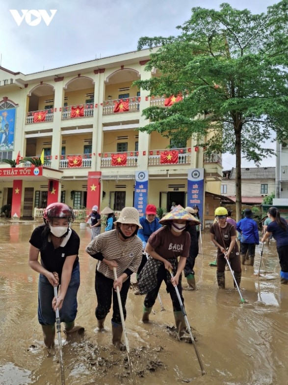 localities step up recovery efforts in the wake of typhoon bualoi picture 2