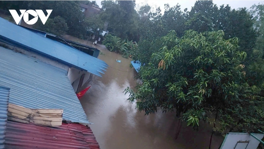 typhoon matmo impact widespread flooding engulfs northern vietnam picture 5