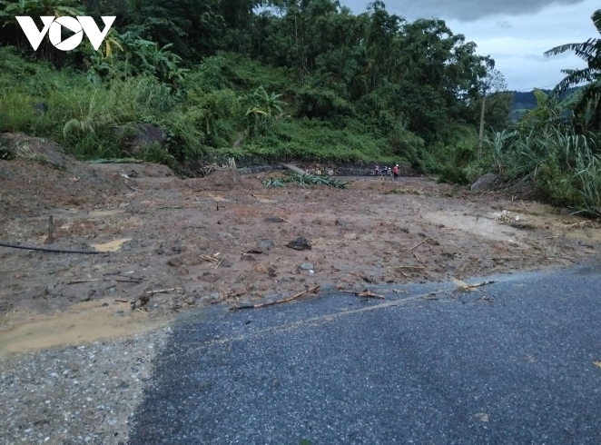 typhoon matmo impact widespread flooding engulfs northern vietnam picture 8