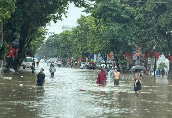 typhoon matmo impact widespread flooding engulfs northern vietnam picture 9